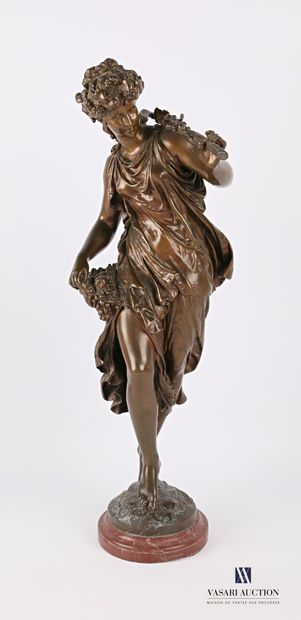 null MOREAU Mathurin (1822-1912)

Mme Jodot 1896

Bronze à patine brune

Signé "Moreau...
