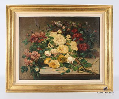 null RICHARD 

Still life with a bouquet of flowers

Oil on canvas

Signed lower...