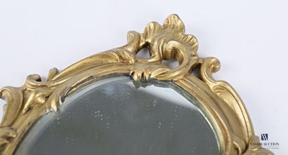 null Face to hand in bronze, the mirror with bevelled oval view is set in a medallion...
