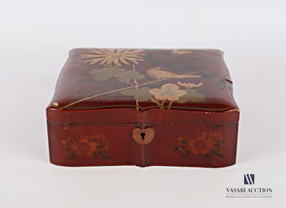 null Rectangular box, the moving border, in boiled lacquered cardboard with polychrome...