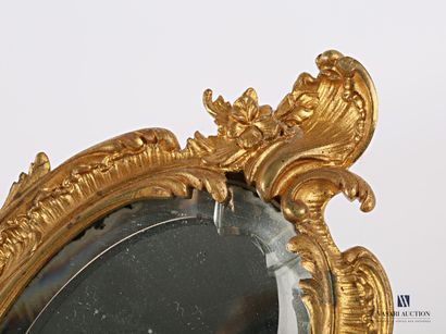 null Face to hand in bronze, the mirror with a bevelled oval view is set in a medallion...