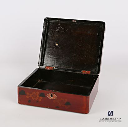 null Rectangular box in boiled lacquered cardboard with polychrome decoration and...