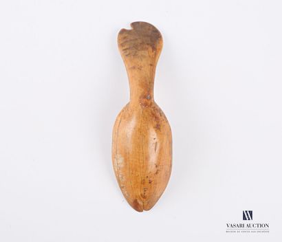 null Wooden spoon with narrow spoon and spatula grip. Cracks and lacks. 

Hautes-Pyrénées,...