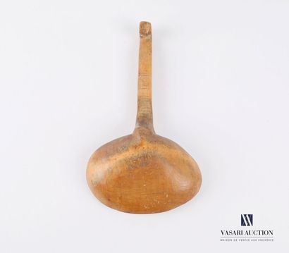 null Skimming spoon with large spoon and straight square-sectioned handle ending...