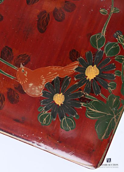 null Rectangular box made of boiled lacquered cardboard with polychrome decoration...