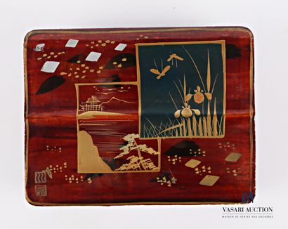 null Rectangular box of boiled cardboard lacquered with polychrome decoration and...