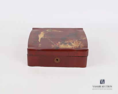 null Cushion-shaped box made of boiled lacquered cardboard with polychrome decoration...