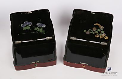 null Pair of trapezoid shaped boxes with pinched sides in boiled lacquered cardboard...