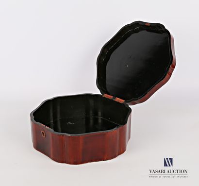 null Round box with a moving edge made of boiled lacquered cardboard with polychrome...