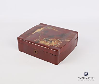 null Cushion-shaped box made of boiled lacquered cardboard with polychrome decoration...