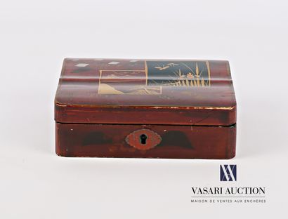 null Rectangular box of boiled cardboard lacquered with polychrome decoration and...