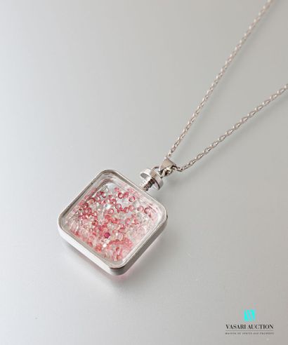 null Pendant and its metal chain, the square shaped pendant holding glass beads .

Length....