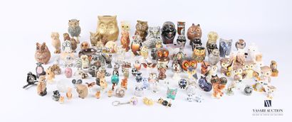 null Lot comprenant cent quatorze hiboux en matières divers tels que figurine, cendrier,...