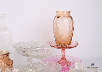 null 4cm), a pink tinted granular vase (Height: 19cm), a round dish tinted pink with...