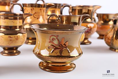 null JERSEY

Copper-glazed earthenware batch decorated with foliage, ribbons or flowers...