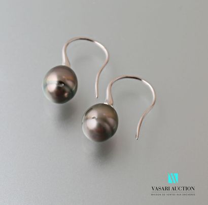 null Pair of 925 sterling silver earrings with tahitian pearls 

Gross weight: 3.19...