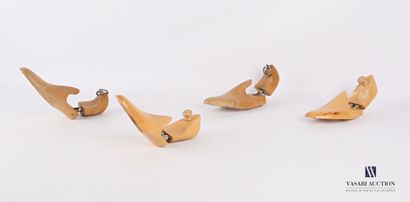 null Set of two pairs of shoe trees in wood and metal, the first marked "BSN" size...