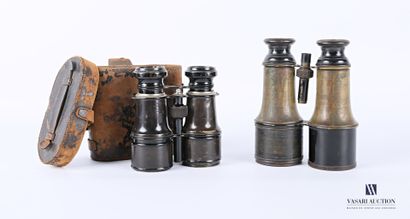 null Set of two pairs of binoculars, the first one in metal and leather marked "Arago...