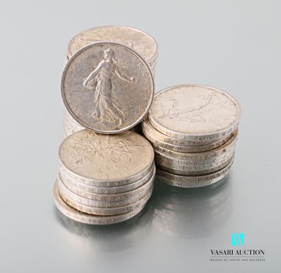 null Lot de trente pièces en argent de 5 francs, 1964

Poids : 360,13 g