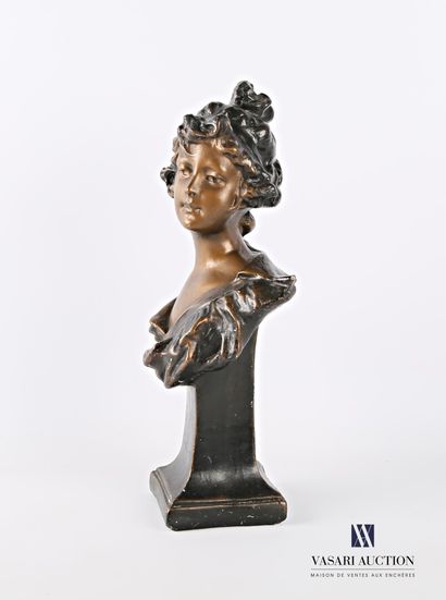 null Plaster subject with double patina representing the bust of an elegant.

(small...