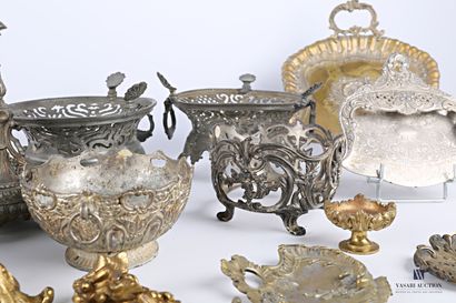 null Lot of various metal items including capitals, floral medallions, three torches,...