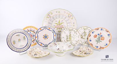 null Earthenware set consisting of one large round deep dish with flower decoration...