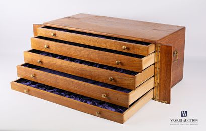 null Wooden housewife's chest, it opens on the front by five drawers flanked by two...