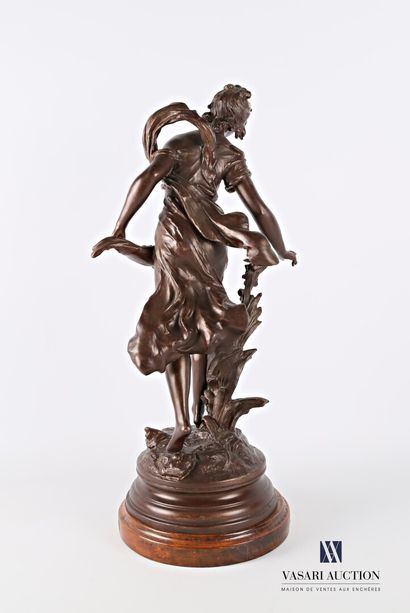 null MOREAU Auguste (1831-1893) according to

Butterfly hunting

Brown patina regulator

Wooden...