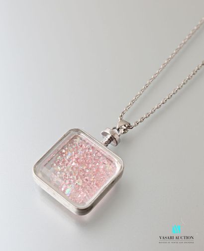null Pendant and its metal chain, the square shaped pendant holding glass beads .

Length....