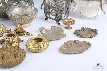 null Lot of various metal items including capitals, floral medallions, three torches,...