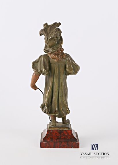 null NELSON A.

Children's games

Regulator with a polychrome patina, it rests on...