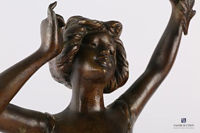 null GOYEAU L. 

Metal subject depicting a draped young woman 

High. : 36,5 cm

(Accidents...