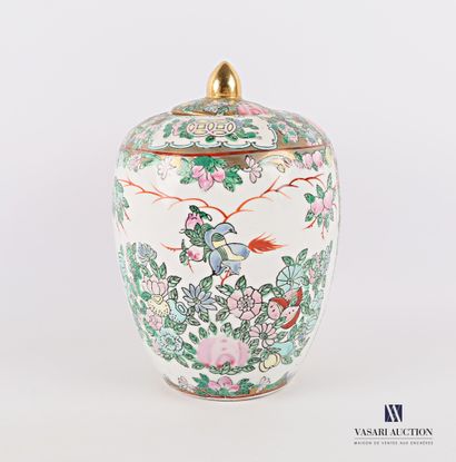 null Covered ginger pot in porcelain of ovoid shape with polychrome decoration and...