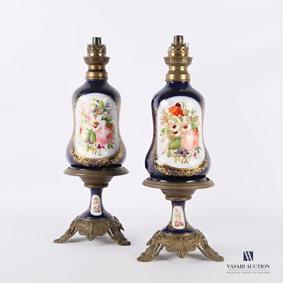 null Pair of metal and porcelain kerosene lamps with polychrome decoration and gilded...