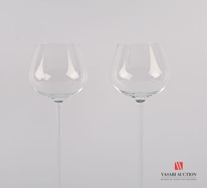null Pair of crystalline glass stemmed display glasses.

Height 46 cm