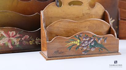 null Set of six compartmentalized mail trays in natural, painted or lacquered wood,...