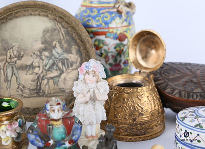 null Lot including a gilded metal inkwell in the shape of a dome decorated with antiquarian...
