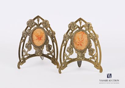 null Pair of gilded and varnished metal frames in ogival shape with openwork decoration...