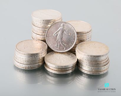 null Lot de quarante-huit pièces en argent de 5 francs, 1963

Poids : 575,84 g