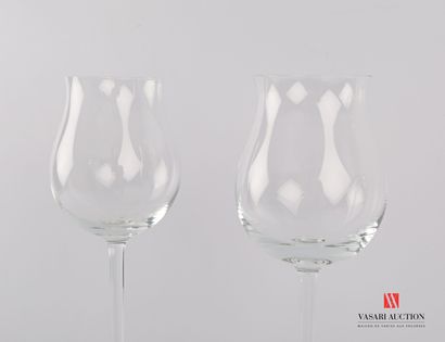 null Pair of crystalline glass display stemmed glasses, the priform cups.

Top. :...