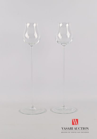 null Pair of crystalline glass display stemmed glasses, the priform cups.

Top. :...
