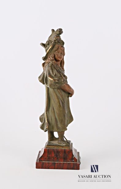 null NELSON A.

Children's games

Regulator with a polychrome patina, it rests on...