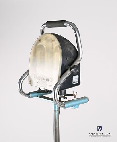 null Lamp headlamp, the head has a hoop-shaped socket, the lighting part consisting...