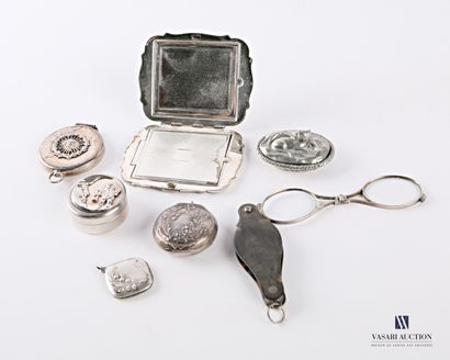 null Lot including three round pillboxes in silver plated metal, one with gorgonian...
