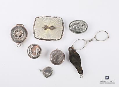 null Lot including three round pillboxes in silver plated metal, one with gorgonian...
