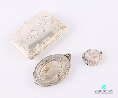 null Silver-plated metal lot comprising a cigarette case decorated on one side with...