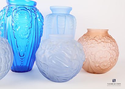 null Set of five oblong and spherical moulded glass vases decorated with stylised...