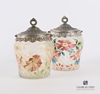 null Two baluster-shaped candy boxes, one in translucent glass, the other in sandblasted...
