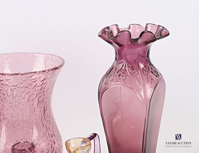 null Bubbled purple tinted glass set comprising a candle jar (Height: 20.5 cm) and...