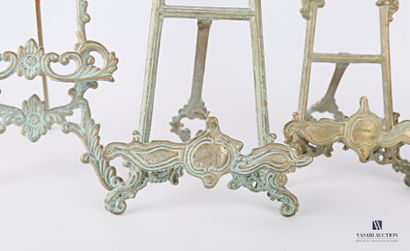 null Set of four easel-shaped frame supports in patinated metal

Up. 22.5 to 25 ...